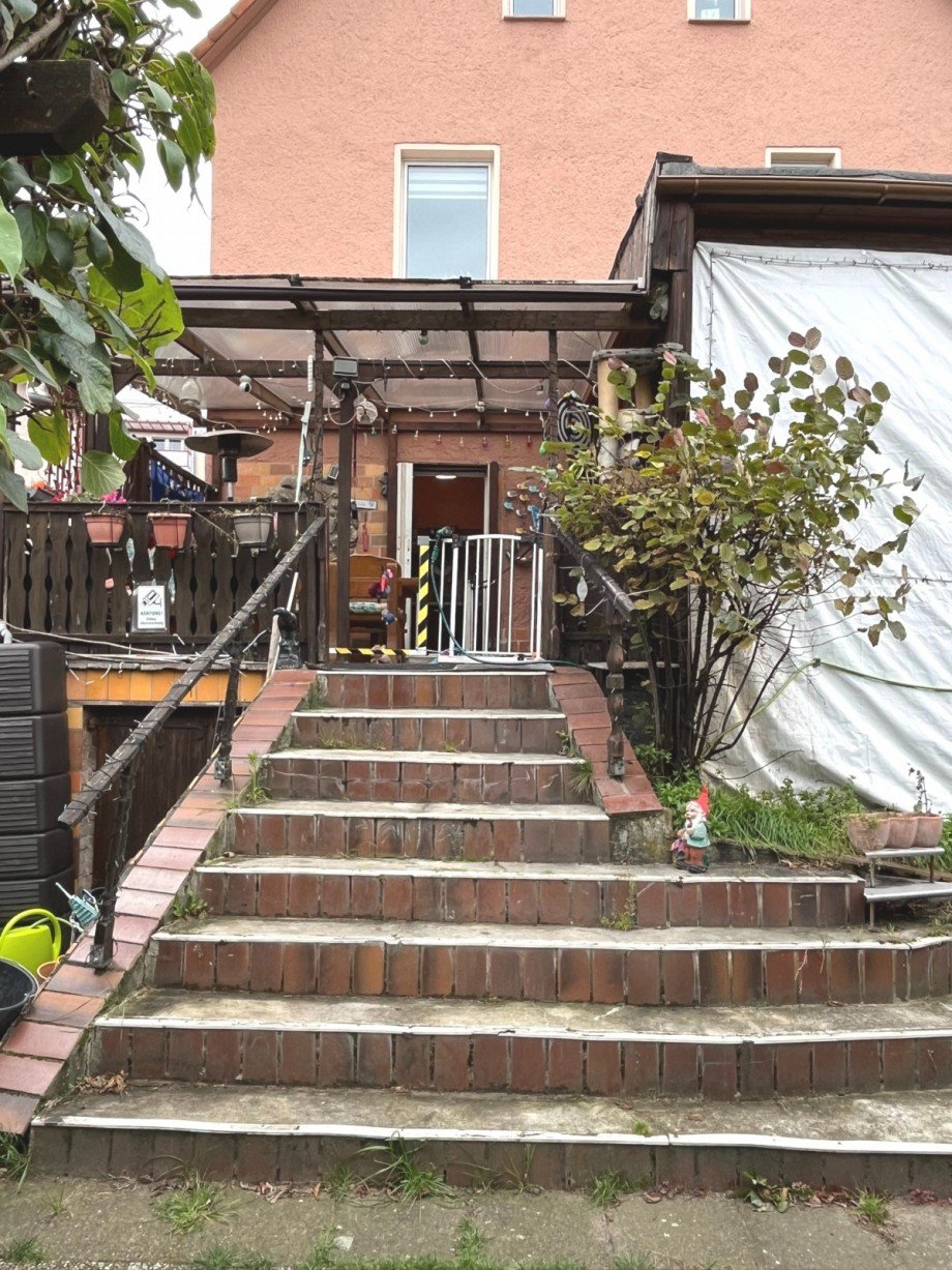 Gartentreppe von der Terrasse Zweifamilienhaus Berlin