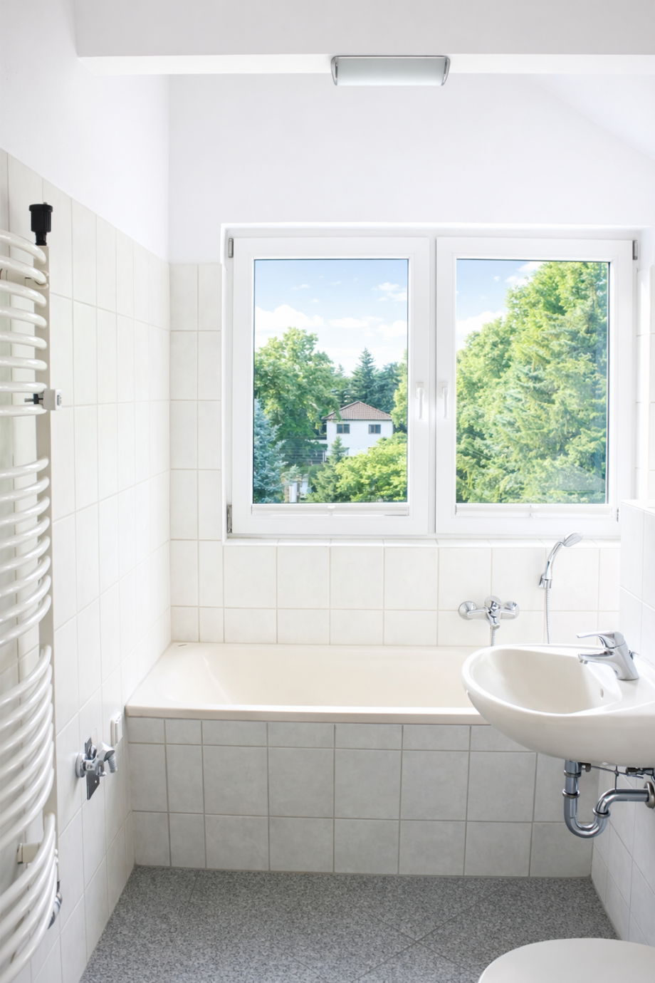 Badezimmer DG Mehrfamilienhaus Berlin