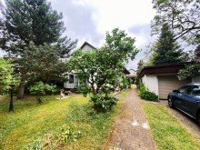 Grundst�ck Einfamilienhaus mit 5 Zimmern und Garage in Biesdorf S�d