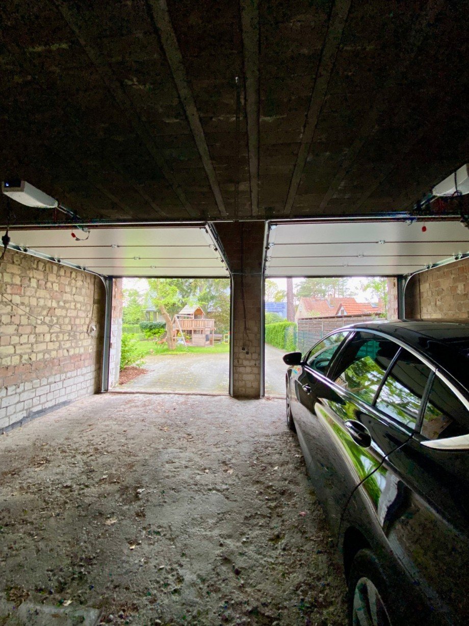 Gro�raumgarage mit elektrischem Sektionaltor Einfamilienhaus K�nigs Wusterhausen