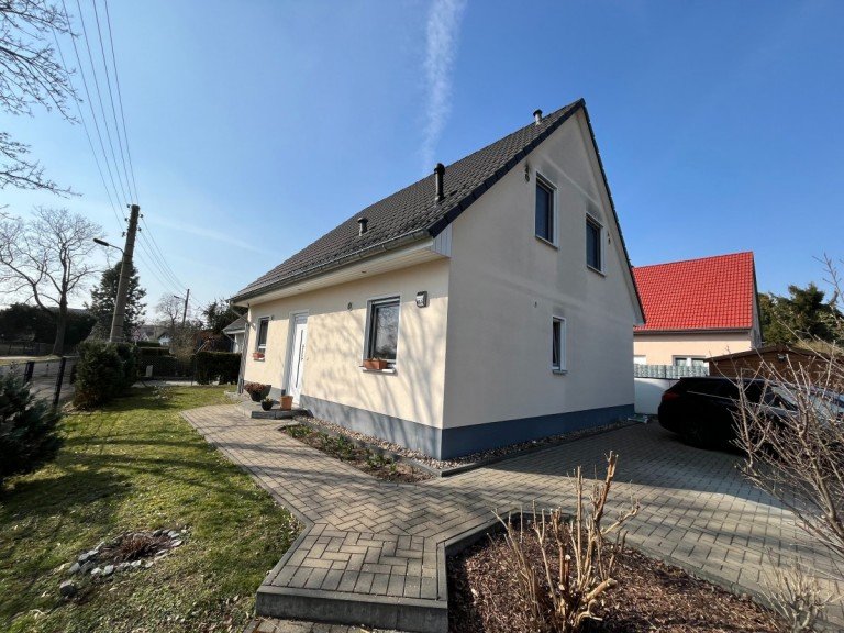 Hausansicht Berlin Einfamilienhaus Perfekte Familienidylle: 5-Zimmer-Einfamilienhaus in Kaulsdorf