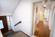 Treppenhaus f�r EG & OG Kaulsdorf-S�d: Gepflegtes Mehrfamilienhaus mit 3 Wohneinheiten