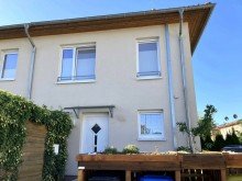 Blick von vorne Top Lage: gepflegtes Reihenendhaus in Mahlsdorf-S�d - Top Zustand!