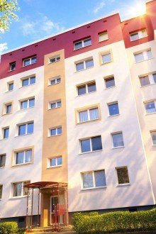 Hausansicht Gro�z�gige 4-Zimmer-Wohnung mit Balkon in Neu-Hohensch�nhausen