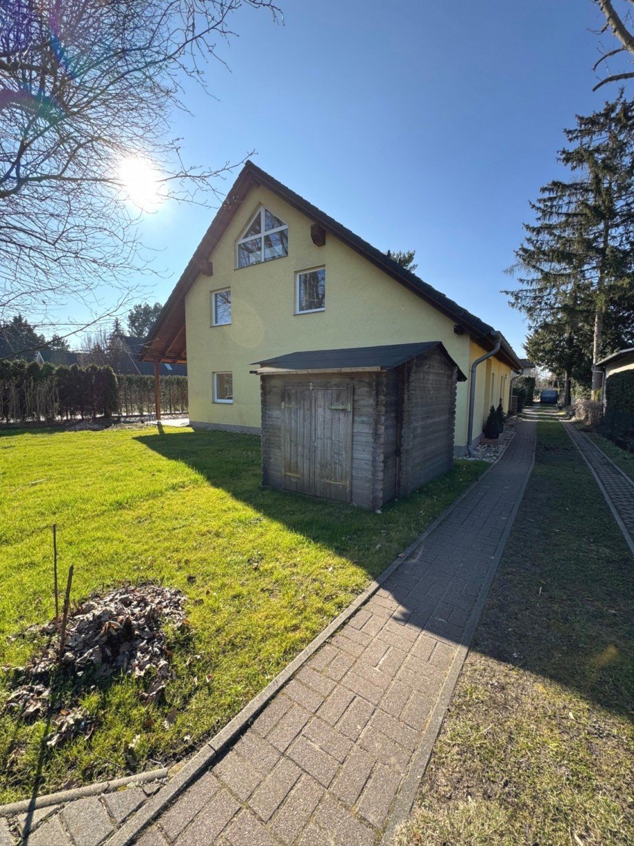 Hausansicht von der Stra�e Doppelhaush�lfte Berlin