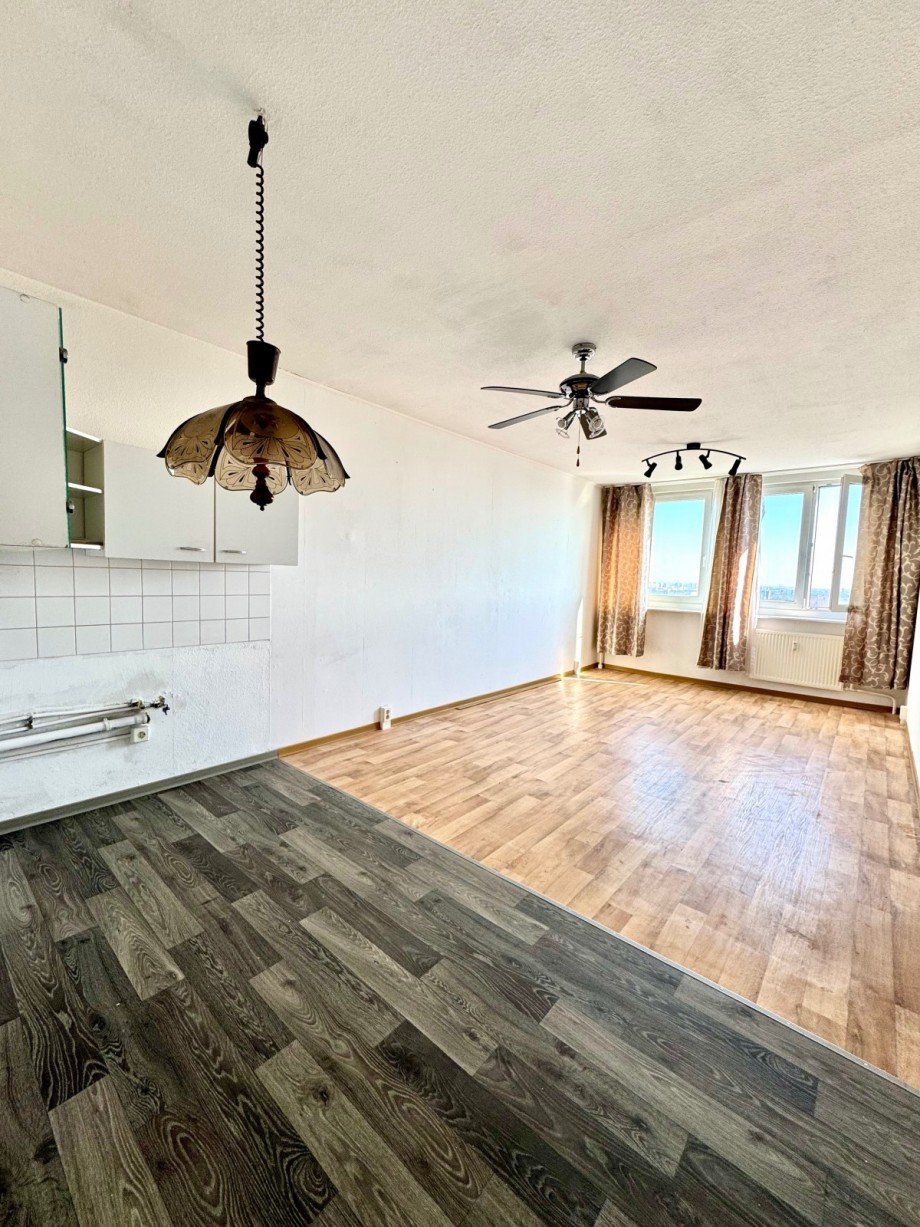Wohn- Essbereich mit K�che Etagenwohnung Berlin