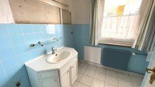 Duschbad Haus mit Keller im Bungalowstil in Kaulsdorf Nahe S-Bahnhof f�r Handwerker