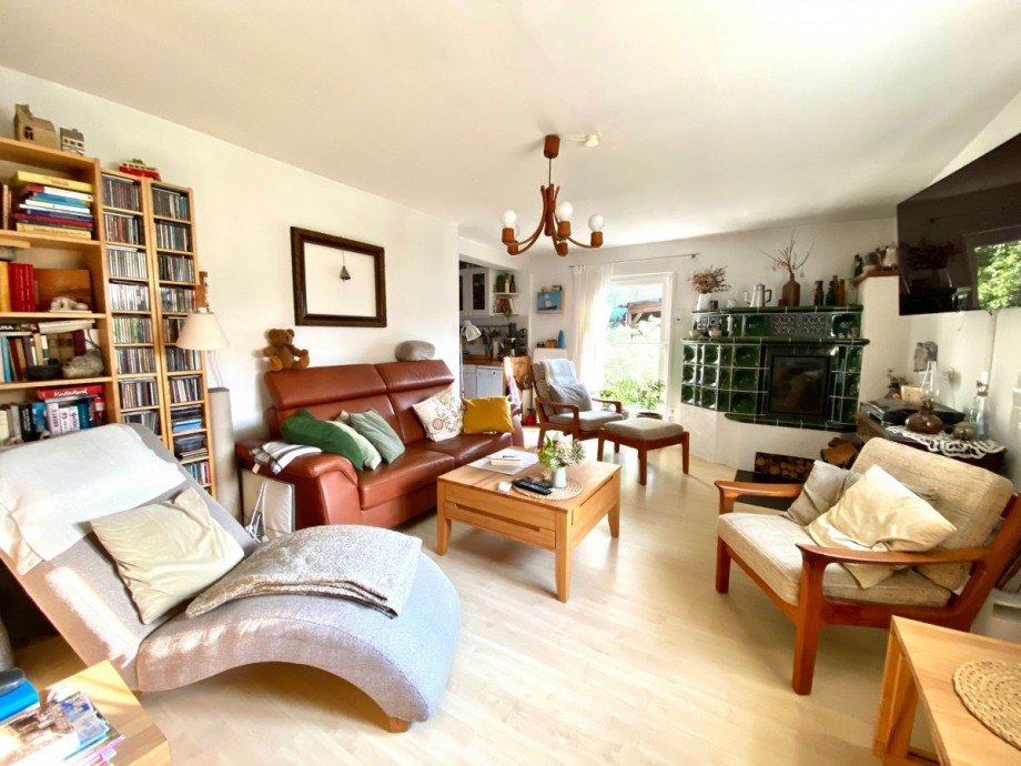Wohnzimmer mit Kachelofen Doppelhaush�lfte Berlin