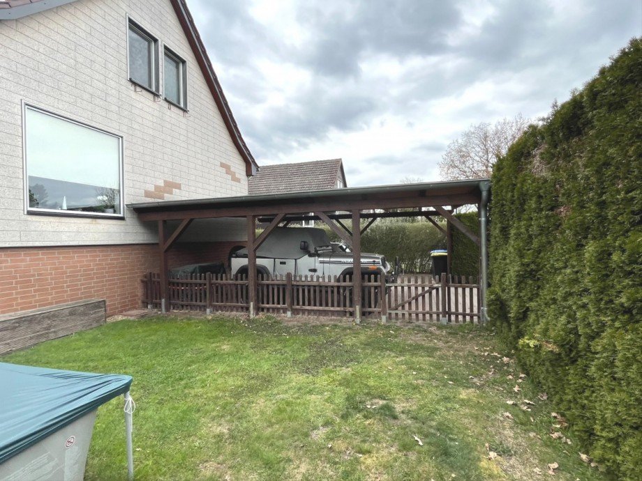 Carport (derzeit im Eigentum der Mieter, ggf. �bernehmbar) Einfamilienhaus Oranienburg