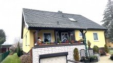 Hausansicht 2 EFH mit Keller  am U-Bahnhof Berlin-Elsterwerdaer Platz (Fu�l�ufig in nur 7 min)