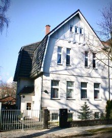 Hausansicht F�r 2 Familien Karlshorst 3 Minuten bis S-Bahnhof Karlshorst bezugsfrei