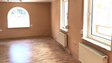 Wohnzimmer Neu: Gem�tlicher Bungalow mit Wintergarten und Keller in Biesdorf S�d
