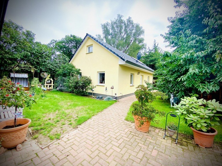 Hausansicht Neuenhagen Einfamilienhaus Preissenkung 4 Jahre alter Bungalow in Neuenhagen mit Ausgebautem Dachgeschoss