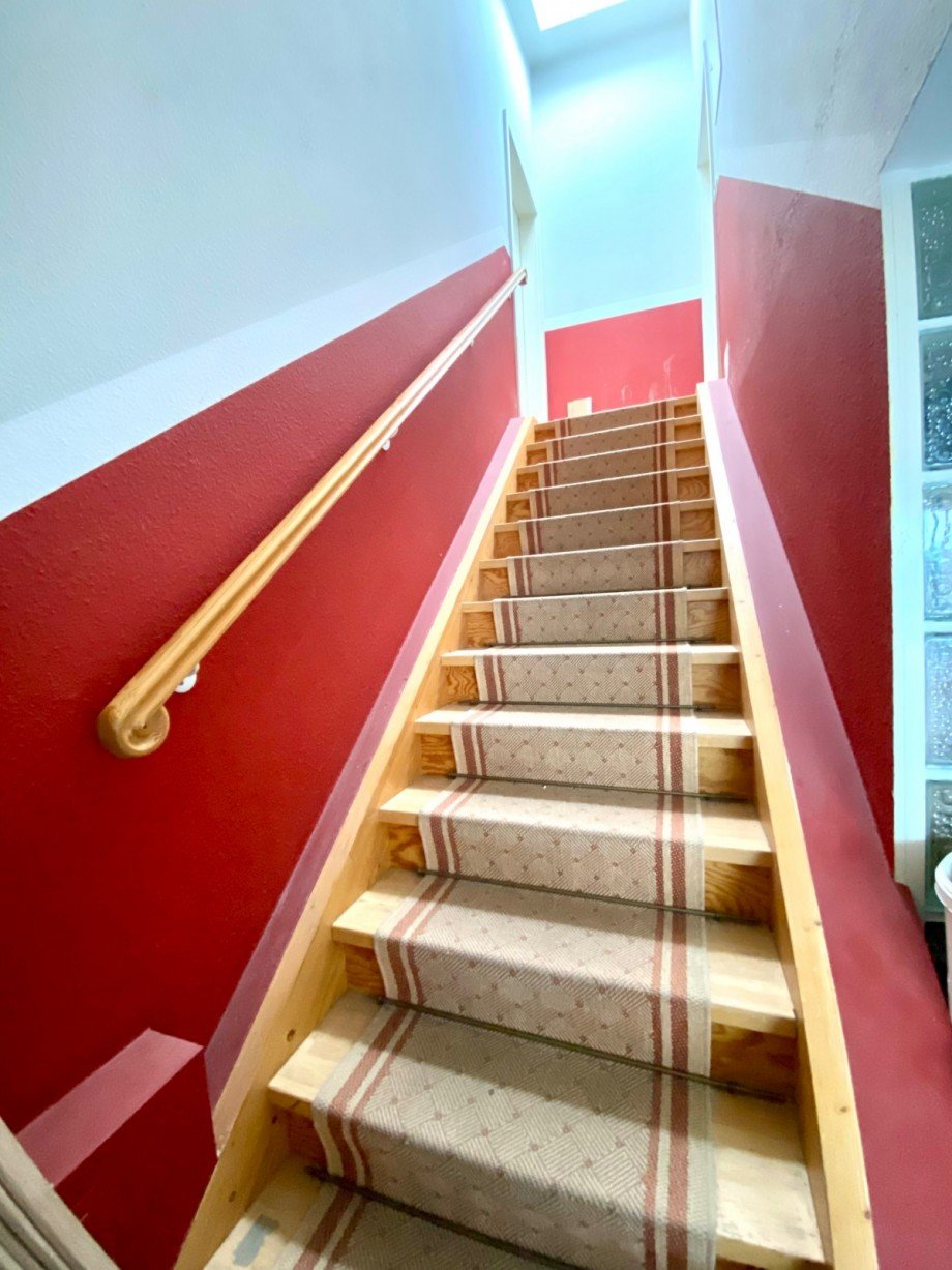 Treppe EG zum OG (Hinterhaus) Zweifamilienhaus Berlin
