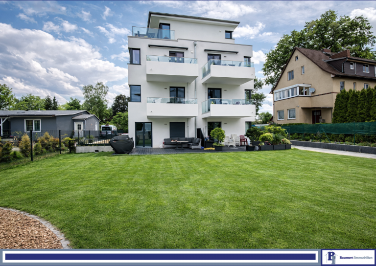 Hausansicht aus dem Garten Berlin Etagenwohnung Helle 3-Zimmer-Obergeschosswohnung mit Balkon in Berlin-Mahlsdorf