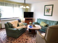 Wohnzimmer Neu: 3 Zimmer -  Bungalow mit Keller in Traumlage von Kaulsdorf S�d