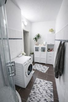 Badezimmer Gro�z�gige 4-Zimmer-Wohnung mit Balkon in Neu-Hohensch�nhausen
