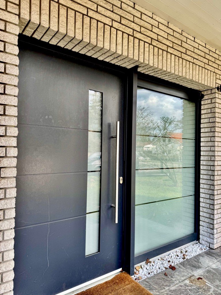 Eingangst�r Berlin Einfamilienhaus Exklusives Anwesen mit Indoor-Pool, Smart-Home-Technologie, 5 Zimmern zzgl. Keller in Kaulsdorf S�d