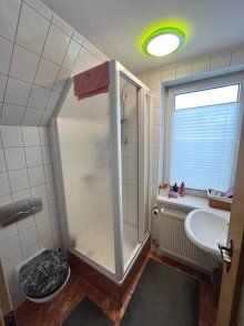 Badezimmer DG Oranienburg-Schmachtenhagen: Charmantes Einfamilienhaus mit Vollkeller, 2 B�dern und Garten