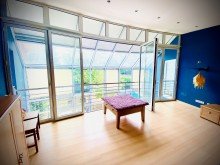 Galeriezimmer DG Individuelles Architektenhaus mit Pool und 7 Zimmern