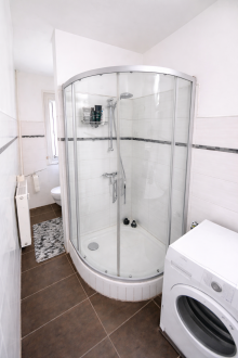 Badezimmer Gro�z�gige 4-Zimmer-Wohnung mit Balkon in Neu-Hohensch�nhausen