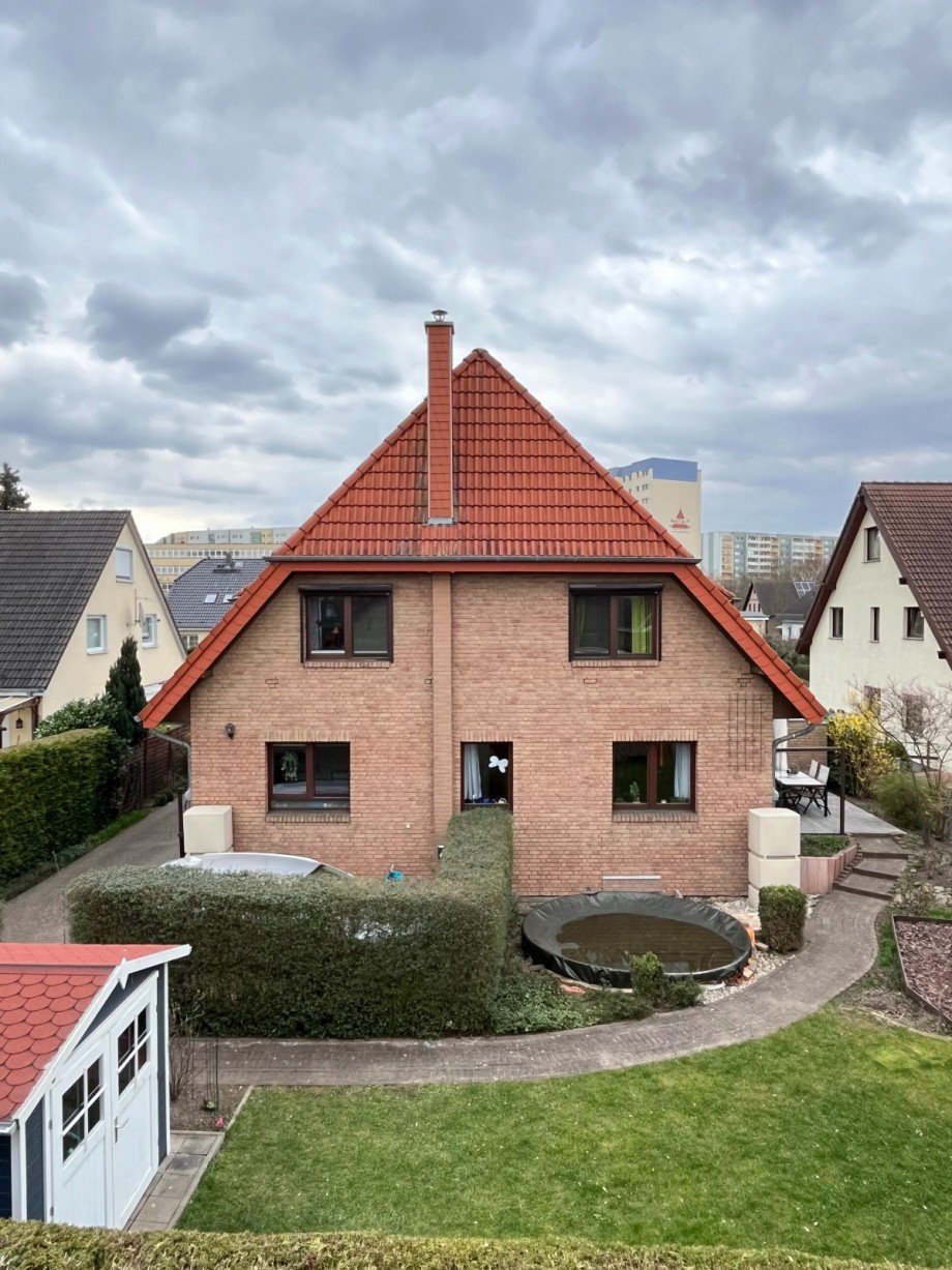 Hausansicht & Stellplatz am Haus Doppelhaush�lfte Berlin
