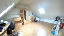 Spitzboden H�now: Reihenmittelhaus mit Keller in ruhiger Seitenstra�e