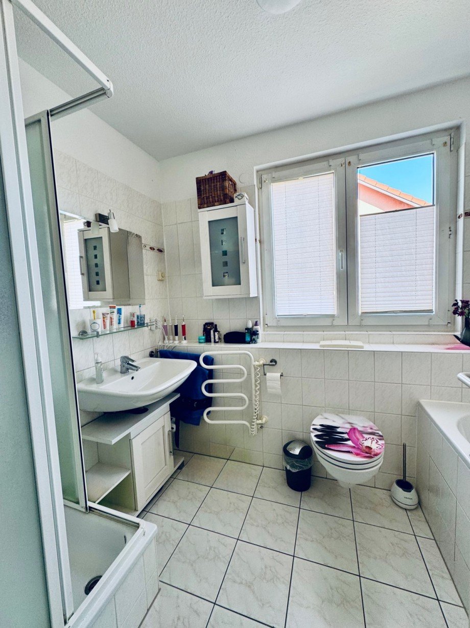 Bad mit Wanne und Dusche 1. OG Reihenendhaus Berlin