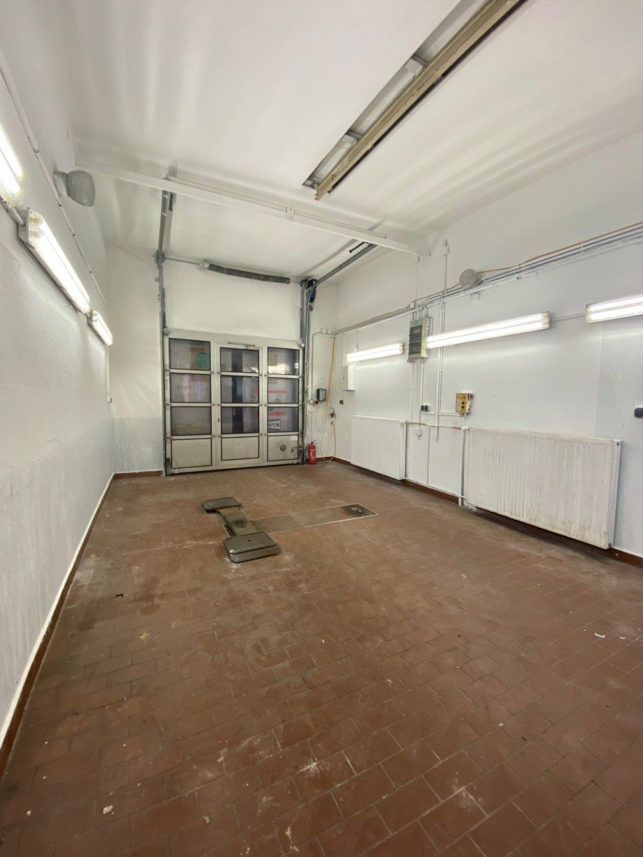 2. Werkstatt mit Hebeb�hne Haus Berlin