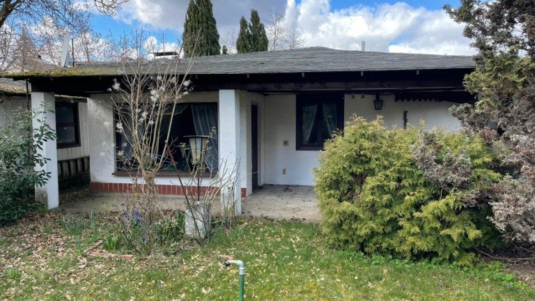 Altbestand Berlin Wohngrundst�ck Baugrundst�ck(Hinten) in A-Lage - Fussl�ufig zum See