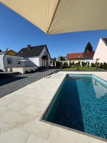 Hausansicht mit Pool Seen�he - Einzigartiges Einfamilienhaus mit Keller, Garage und Pool in Lehnin