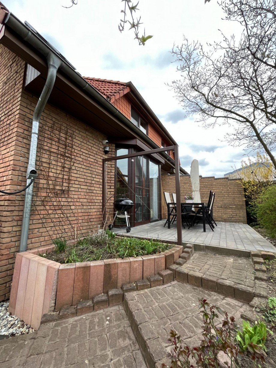 Weg zur Terrasse Doppelhaush�lfte Berlin
