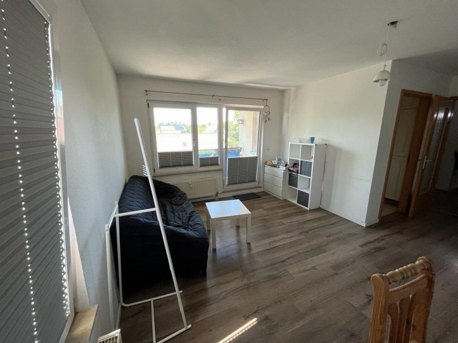 Wohnzimmer mit Bakon Etagenwohnung Berlin
