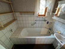 Badezimmer Einfamilienhaus mit gro�em Keller in S-Bahn N�he mit viel Potenzial
