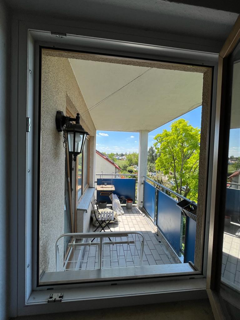 Blick auf den Balkon Etagenwohnung Berlin
