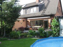 Blick vom Garten Gepflegte Doppelhaush�lfte in Buckow mit 360 Grad Rundgang