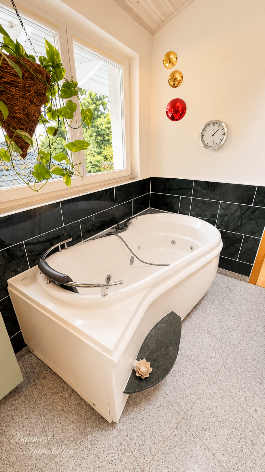 Wanne OG Einfamilienhaus Z�hlsdorf