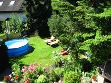 Garten mit Pool Gepflegte Doppelhaush�lfte in Buckow mit 360 Grad Rundgang
