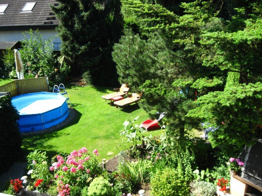 Garten mit Pool Doppelhaush�lfte Berlin