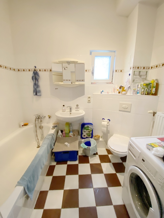Wohnung 3. Etage links Bad Mehrfamilienhaus Berlin