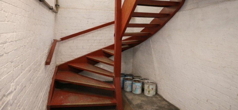Kellertreppe Mehrfamilienhaus Berlin
