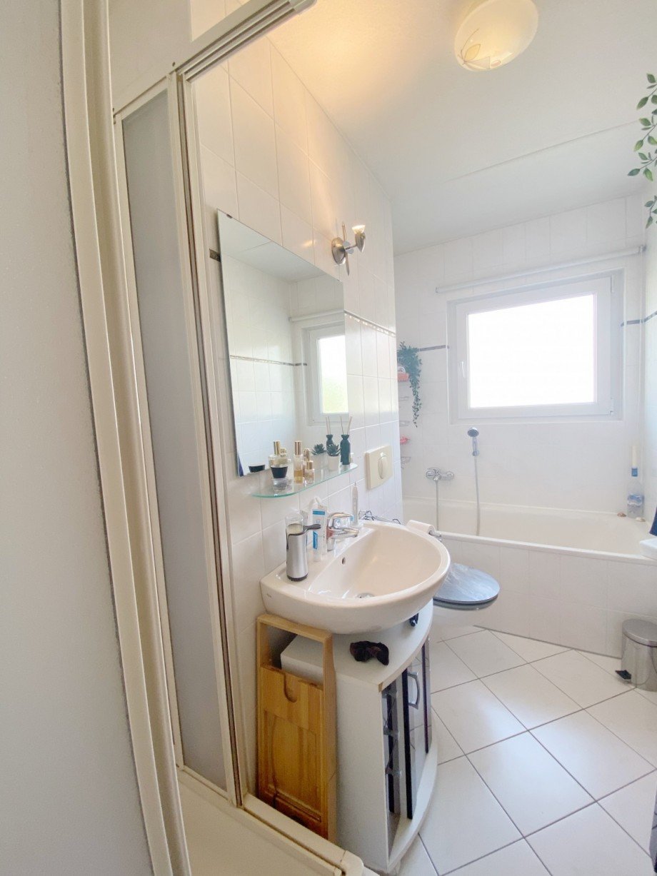 Bad mit Wanne und Dusche Reihenhaus Berlin