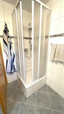 Dusche UG Seen�he - einzigartiger Bungalow mit Vollunterkellerung und gro�z�gigem Garten