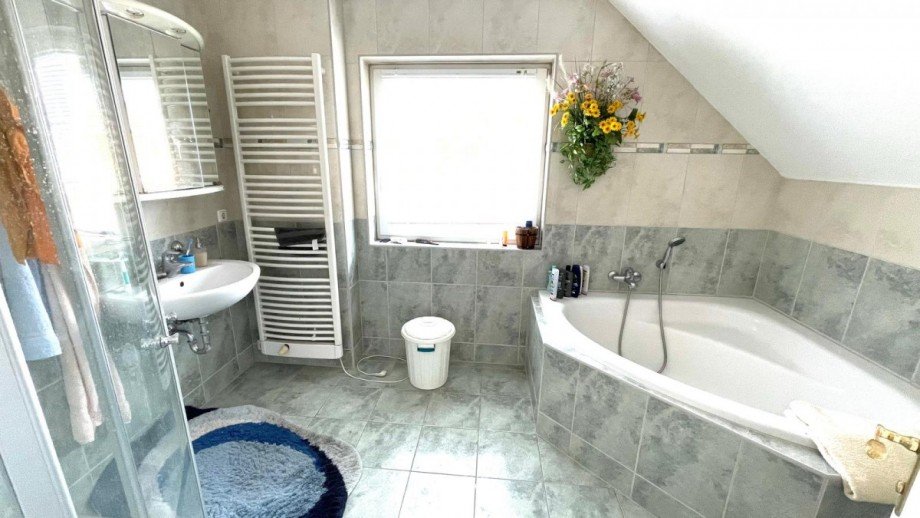 Bad mit Dusche DG Einfamilienhaus Berlin