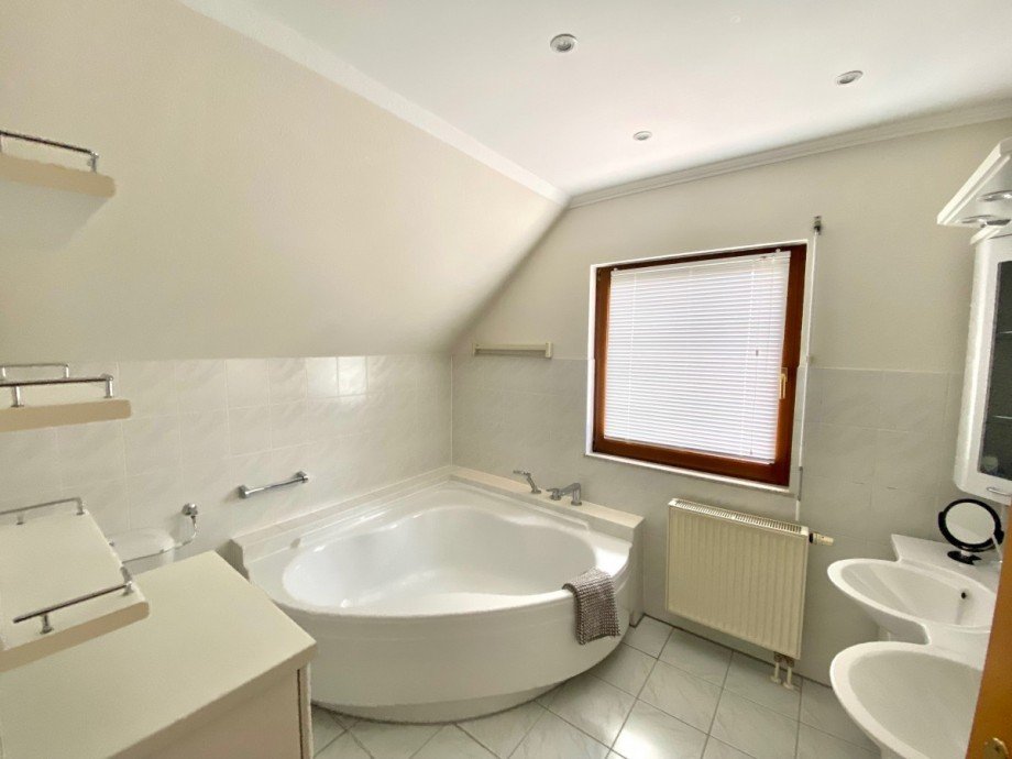 Wannenbad Dachgeschoss Einfamilienhaus Berlin