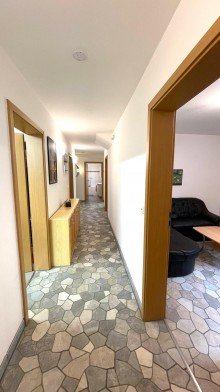 Flur UG Seen�he - einzigartiger Bungalow mit Vollunterkellerung und gro�z�gigem Garten