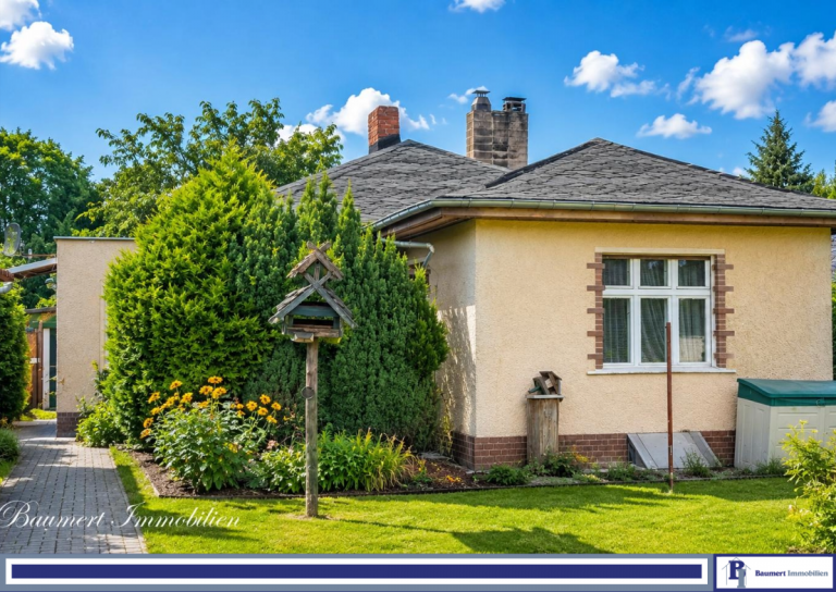 Hausansicht Berlin Bungalow Charmanter Bungalow mit viel Potenzial nahe S-Mahlsdorf
