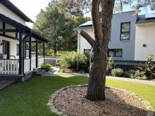 Vorgarten mit Eingangs�berdachung Exklusives Einfamilienhaus in gr�ner & ruhiger Umgebung von Mahlsdorf S�d