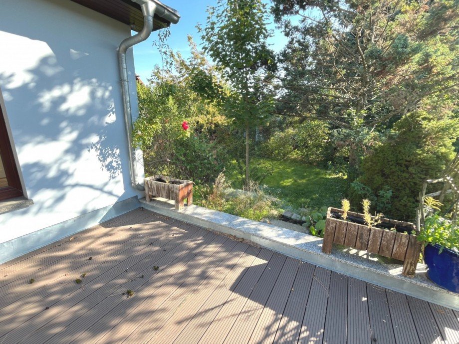 Gartenblick von der Terrasse Einfamilienhaus Berlin