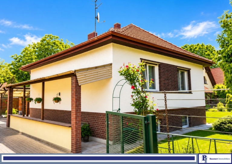 Ansicht von vorne Berlin Bungalow Charmanter Bungalow mit Potenzial in begehrter Lage von Berlin-Kaulsdorf